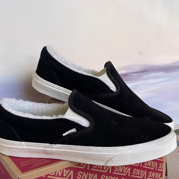Vans • Men’s Classic Slip-On
Cozy Hug Black
VN0A5A08BM8
Sneakers - Picture 5 of 16